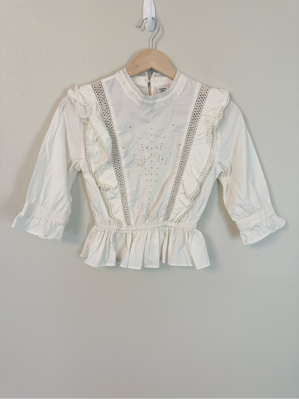 Aritzia Sunday Best Britta Blouse Ivory Eyelet Ruffle XXS Victorian Cottage Boho - Picture 4 of 11